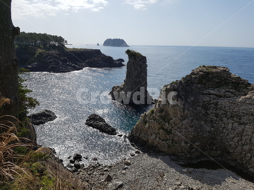 제주도,외돌개,둘레길,바닷가둘레길,산책길,절경,바닷가,자연,풍경,nature,landscape,한국자연풍경,한국자연경관,korea nature landscape,제주도,jeju,jeju island,promontory,곶,water,물,outdoors,옥외,sea,바다,ocean,대양,shoreline,해안선,land,땅,cliff,낭떠러지