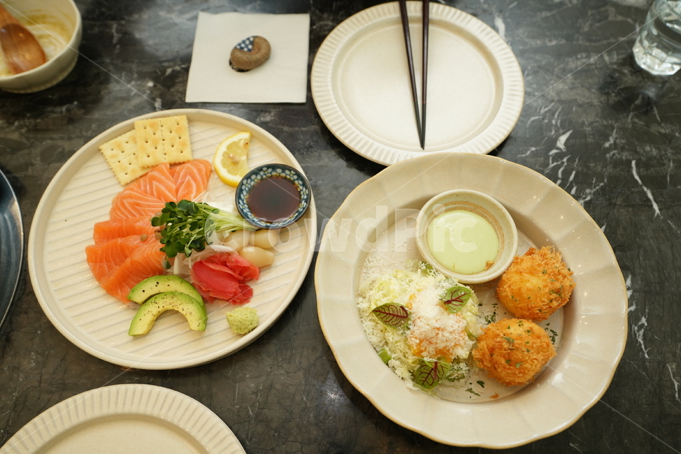 샐러드,음식,연어,야채,건강,안주,식사,food,meal,dish,요리,고로케,먹거리