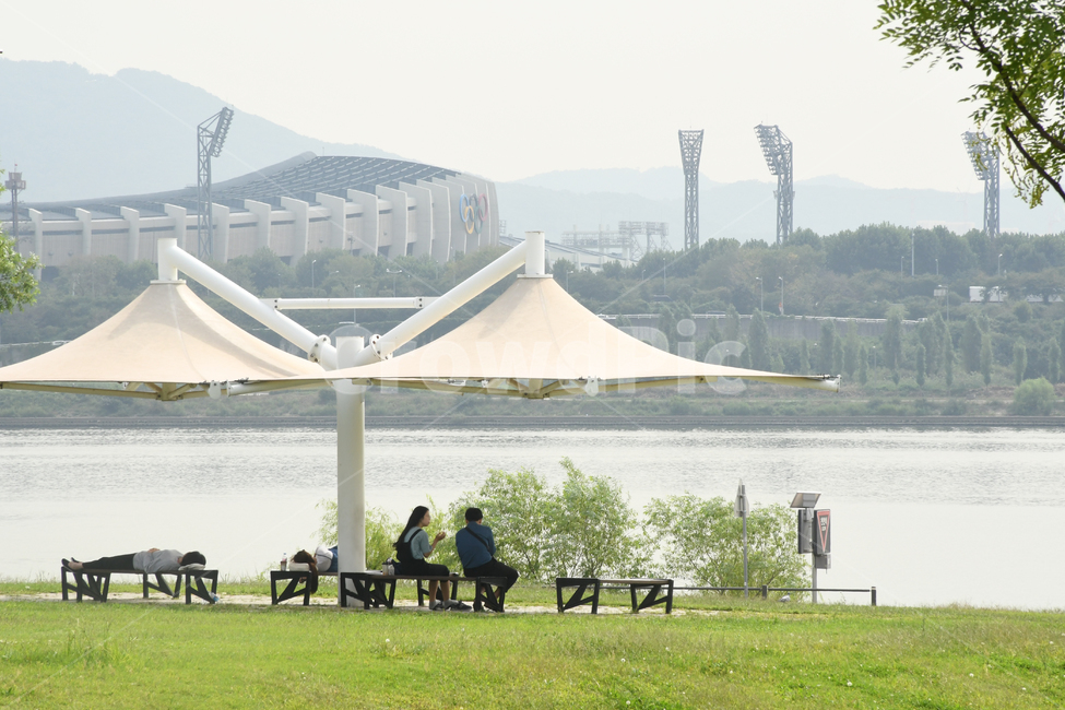 person,사람,한강,뚝섬,공원,커플,couple,데이트,잔디