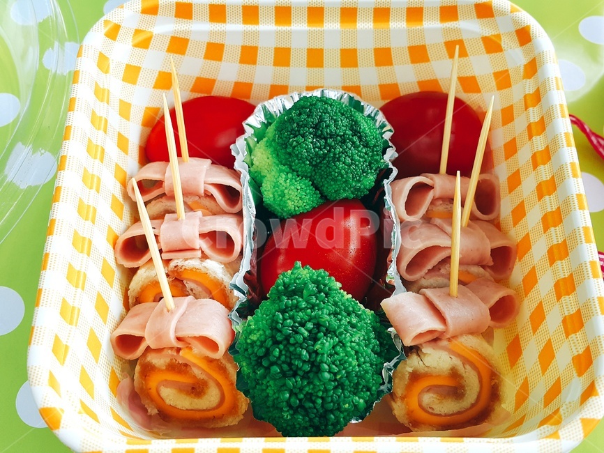 도시락,피크닉,샌드위치,햄치즈,토마토,브로콜리,맛있는,롤샌드위치,리본,슬라이스햄,남자친구도시락,파슬리,음식,식재료,요리,food,cook,meal,dishes,food reserves
