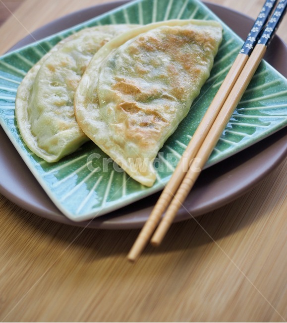군만두,만두,납작만두,구운만두,딤섬,한국음식,식품,한식,한국문화,음식,한국,배경,음식문화,웰빙,문화,아시아,아시아음식,접시,전통,설날,추석,젓가락,중국음식,중식,중국식만두,교자,음식,식재료,요리,food,cook,meal,dishes,food reserves
