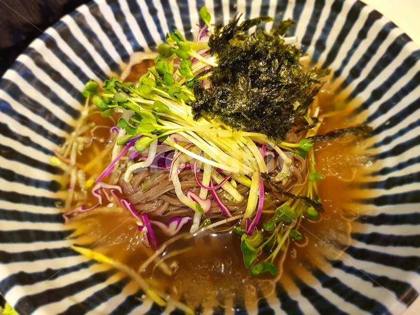 음식,식재료,플레이팅,food,plaiting,접시,디자인,인테리어,foodporn,interior,dish,design,냉모밀,음식,식재료,요리,food,cook,meal,dishes,food reserves,면류,면요리,noodles