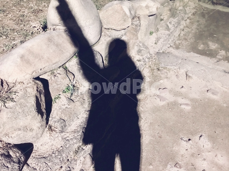 그림자,성취,빛,어둠,시작,성공,돌,인물실루엣,사람실루엣,character silhouette,human silhouette,ground,바닥