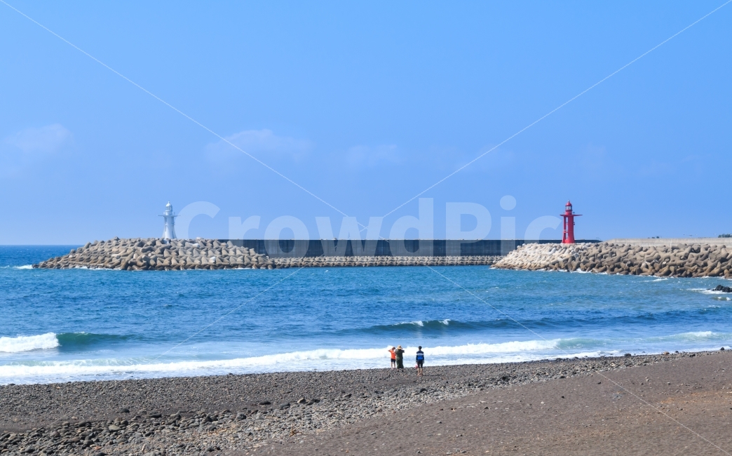 제주도,쇠소깍,하효항,등대,바다,풍경,경치,여행,제주여행,여행사진,감성사진,감성,파란,하늘,파도,물결,하얀등대,빨간등대,아름다운,자연,경관,여행지,관광,관광지,선착장,부두,방파제,해변,가족,가족여행,자연,풍경,nature,landscape,등대,lighthouse,해변,바다,beach,sea,outdoors,옥외,ocean,대양,water,물,shoreline,해안선