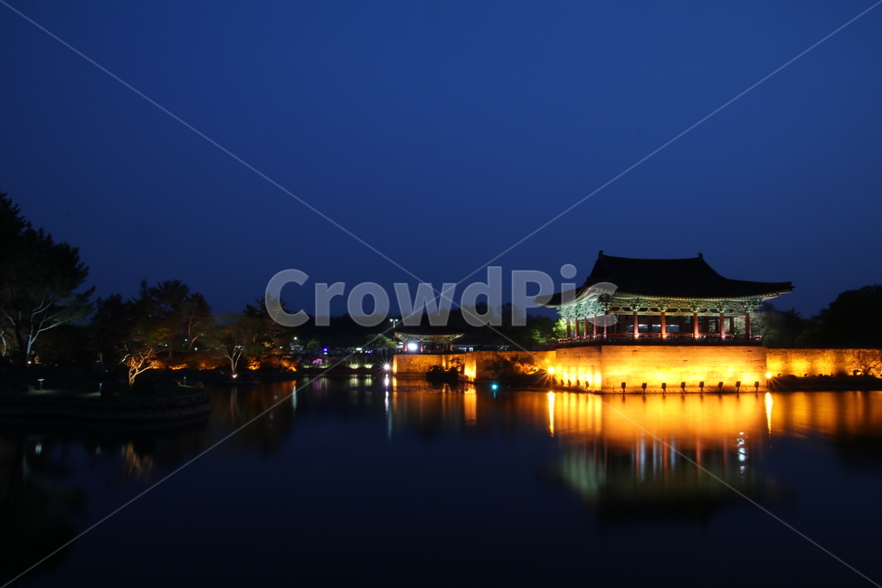 경주,안압지,야경,유적지,불빛,관광지,신라,반영,야경,밤,풍경,nightscape,night,landscape,랜드마크,landmark,tourist attraction,한국랜드마크,한국관광지,한국명소,korea landmark,korea tourist attraction,건축물,건물외관,exterior,building,structure,architecture,construction,건물,worship,예배,shrine,신사,pagoda,탑