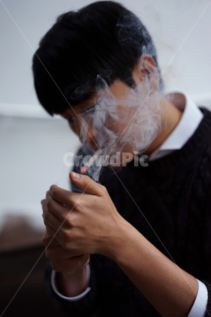 남성,남자,담배,흡연,금연,담배연기,담배꽁초,불씨,라이터,니코틴,건강,사람,인물,인간,human,person,남성,남자,man,male