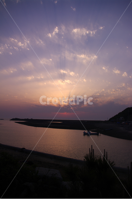 하늘,석양,노을,구름,빛,풍경,바다,sunset,자연,풍경,nature,landscape,outdoors,옥외,sky,boat,보트,transportation,교통,vehicle,차량,dusk,황혼,일몰,dawn,새벽,red sky,붉은 하늘