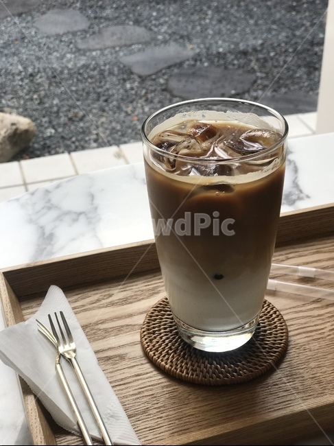 커피,카페라떼,힐링,휴식,유리컵,시원한음료,얼음컵,coffee,caffelatte,healing,icecoffee,glass,커피,카페,coffee,cafe