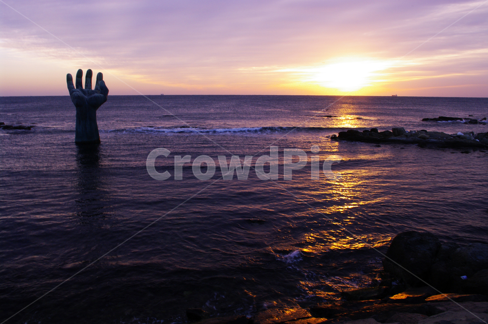 바다,하늘,구름,풍경,해맞이,일출,sunrise,호미곶,상생의손,랜드마크,landmark,랜드마크,landmark,tourist attraction,한국랜드마크,한국관광지,한국명소,korea landmark,korea tourist attraction,조각상,동상,석상,조형물,statue,bronze statue,stone statue