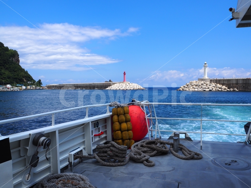 울릉도,울릉도배,배,바다,등대,등대,lighthouse,교통,교통수단,traffic,transportation,vehicle,차량,watercraft,선박