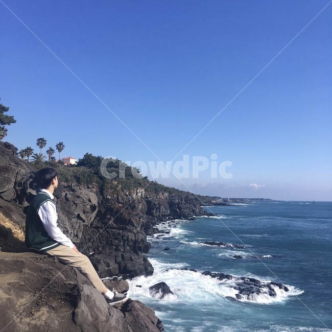 제주도,남자,바다,바닷가,옆모습,파도,자연,풍경,nature,landscape,사람,인물,인간,human,person,남성,남자,man,male,promontory,곶,cliff,낭떠러지,outdoors,옥외