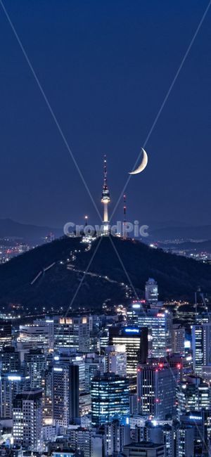 남산타워,건물,초승달,도시,밤하늘,야경,밤,풍경,nightscape,night,landscape,도시,city,한국도시풍경,한국도시경관,korea cityscape,nature,자연,outdoors,옥외