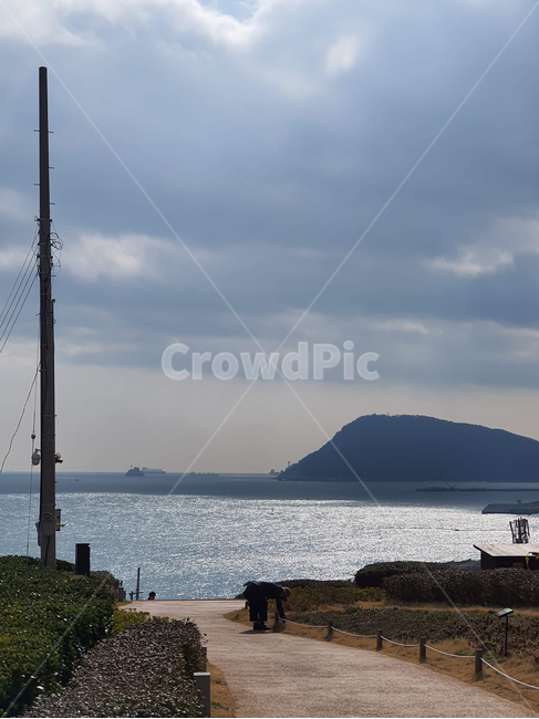 background,beach,배경,풍경,바다,해변,전봇대,beautiful,blue,calm,cloudy,day,gentle,hill,holiday,island,journey,land,outdoors,nature,water,ocean,landscape,sea,물,mountain,view,낮,휴일,경치,하늘,산,자연,힐링,quiet,skytelephone,sky,waves,scene,tourism,오륙도,섬,날씨