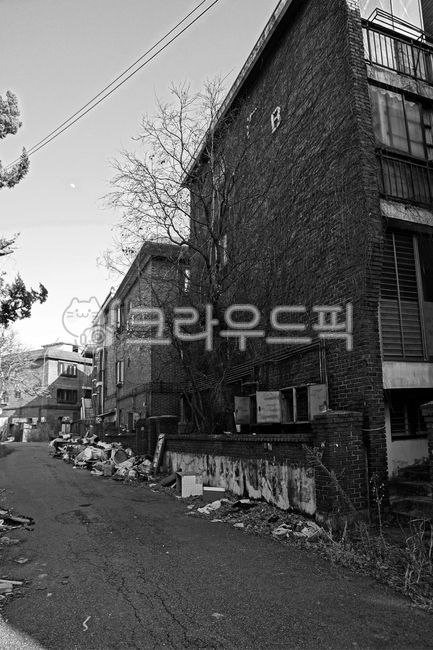 redevelopment,Naesonda Station,Uiwang city,Multifamily housing,Demolition,alley,Grayscale,abandoned house,house,building,redevelopment area