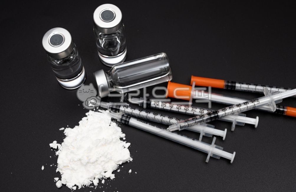 close up,heroin,hallucination,cocaine,concept,drug addiction,drug crime,powder,illegal,Addicted,drug,opium,syringe,White,problem,dark,crime