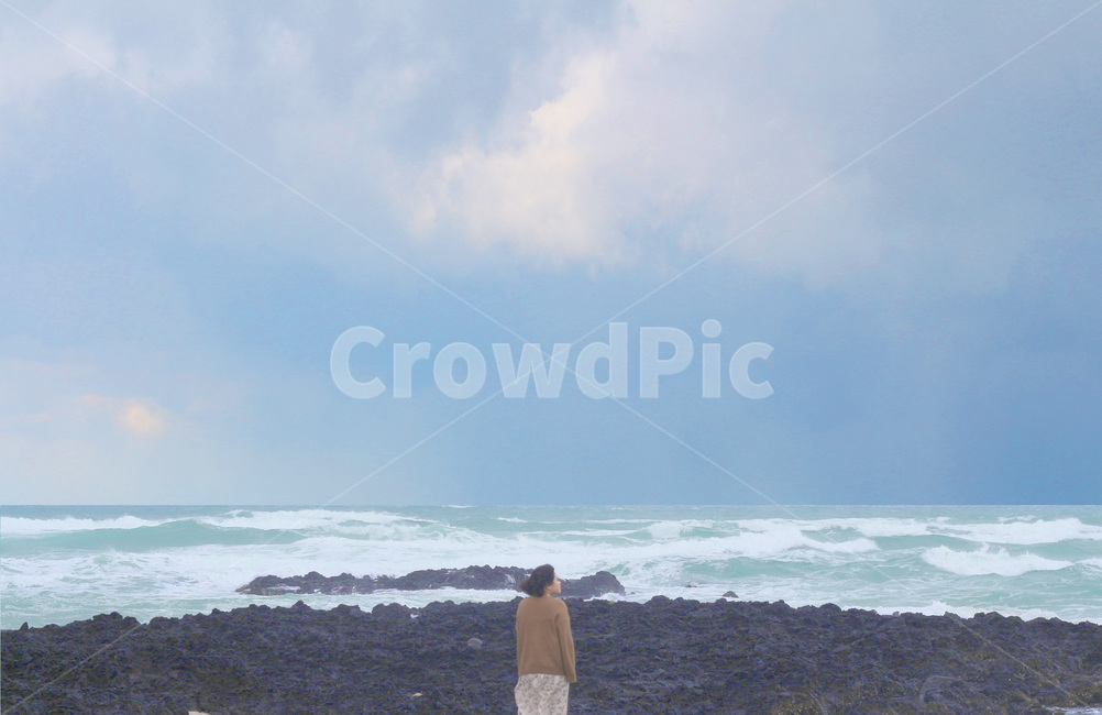 바다,하늘,여자,파도,파란하늘,원피스,가디건,해변,바다,beach,sea,사람,인물,인간,human,person,여성,여자,woman,female,lady