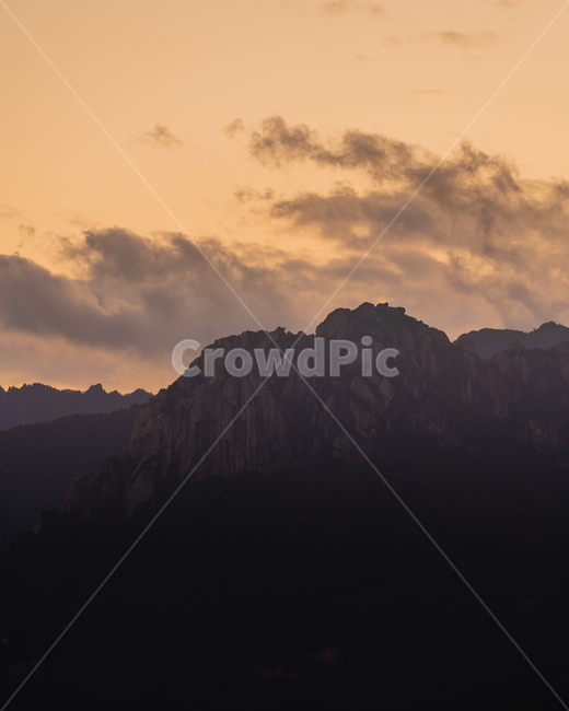 nature,자연,mountain,outdoors,옥외,산맥,mountainrange,하늘,sky