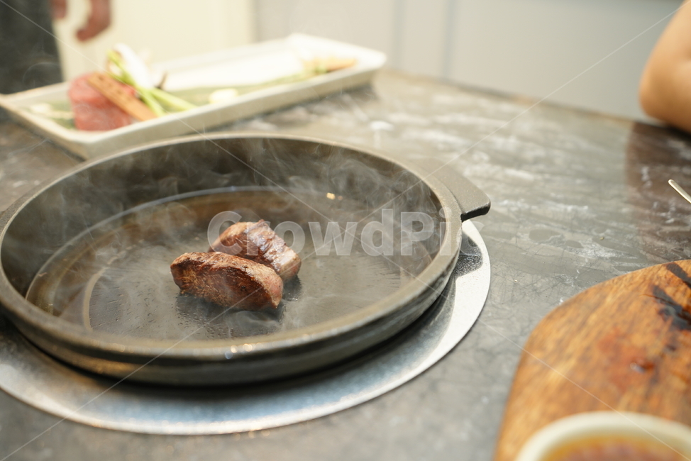 식사,먹거리,육식,육류,소고기,구이,안주,불판,음식,food