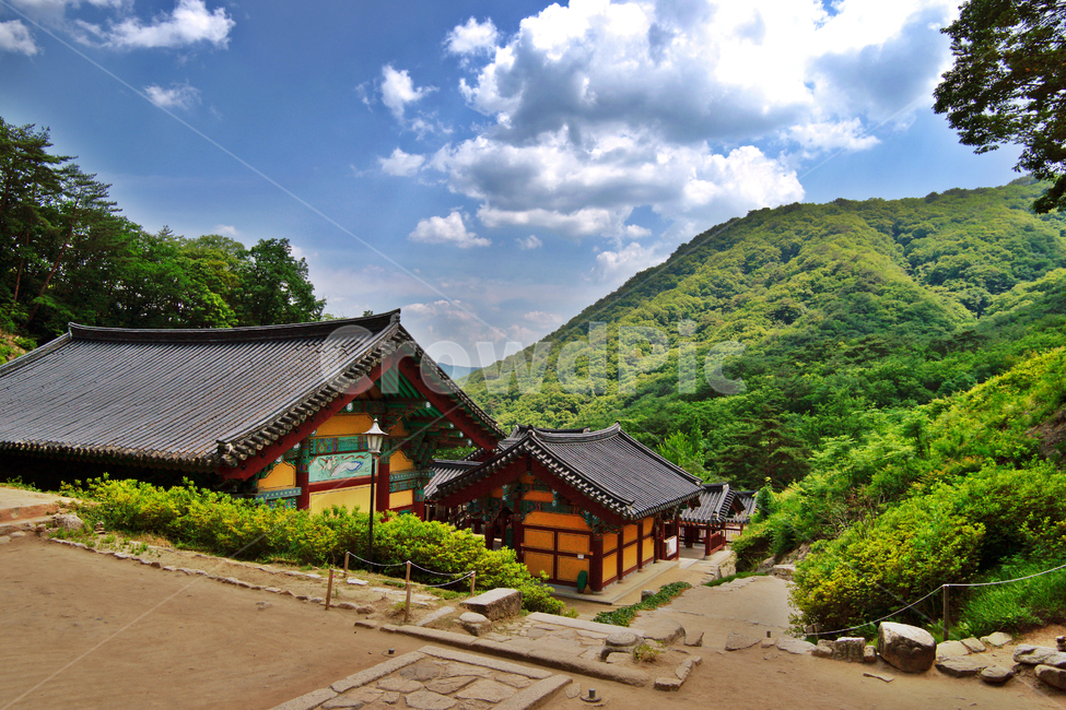 청평사,오봉산,법당,춘천,고건축,불교사찰,축대,돌계단,산,푸른하늘,흰구름,자연,한국전통,한국문화,korean traditional,korean culture,건축물,건물외관,exterior,building,structure,architecture,construction