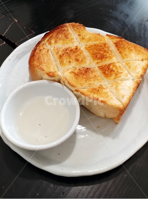 빵,꿀,흰접시,토스트,bread,음식,식재료,요리,food,cook,meal,dishes,food reserves,빵,bread