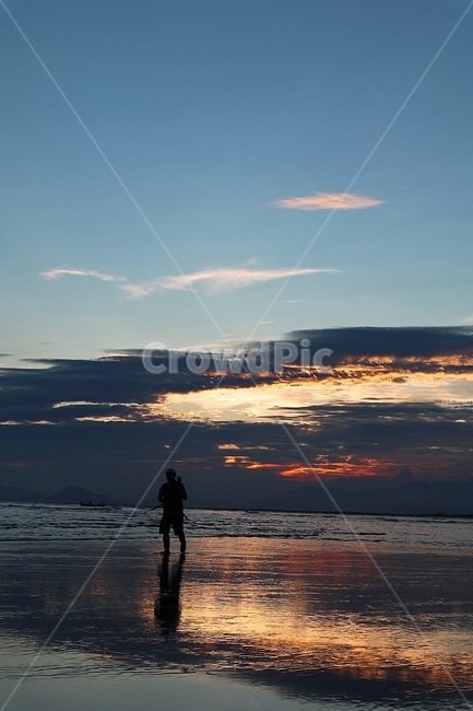sky,red sky,nature,Dadaepo Beach,cloud,sunlight,ocean,light,person,background,redsky,sunset,sight,human