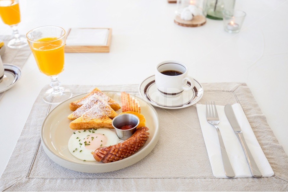 음식,커피,식사,쥬스,음료,식재료,소세지,빵,접시,컵,요리,cook,meal,drink,bread,food,branch,음식,식재료,요리,food,cook,meal,dishes,food reserves,빵,bread,아침식사,조식,브런치,breakfast,brunch,음료수,drink,beverage,커피,카페,coffee,cafe