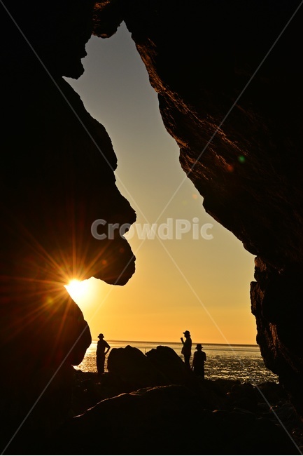 nature,자연,light,빛,flare,플레어,human,인간,person,사람,silhouette,실루엣,outdoors,옥외,영광,백수,해식동굴,바다,해안,해변,일몰,해넘이,노을,황혼