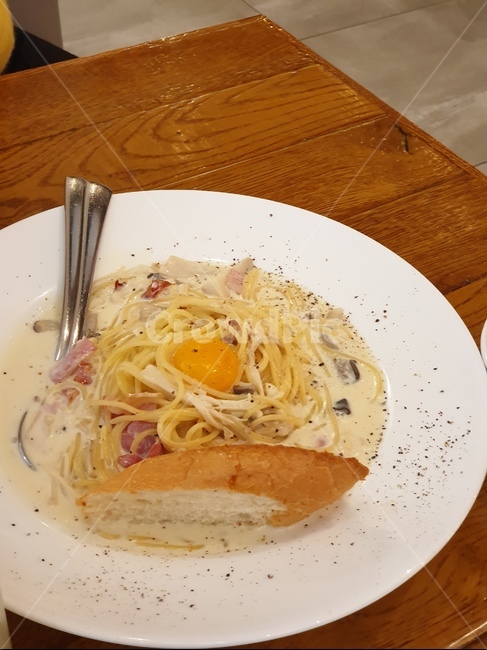 파스타,크림스파게티,바게트빵,pasta,creamspaghetti,음식,식재료,요리,food,cook,meal,dishes,food reserves,양식,서양음식,서양요리,western food,western dishes,western meal,western cook