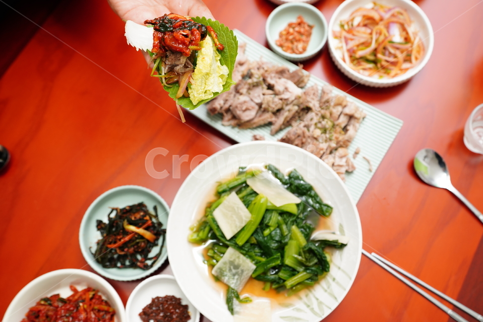 음식,고기,육류,육식,김치,물김치,한식,한국,식사,안주,반찬,먹거리,푸드,food,보쌈,수육,숟가락,음식,식재료,요리,food,cook,meal,dishes,food reserves