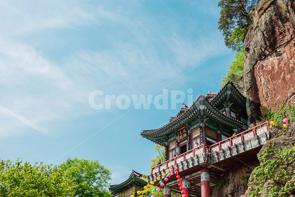 절,연등,사성암,절벽,산,불교,한국전통,한국문화,korean traditional,korean culture,종교,신앙,religion,belief,faith,건축물,건물외관,exterior,building,structure,architecture,construction