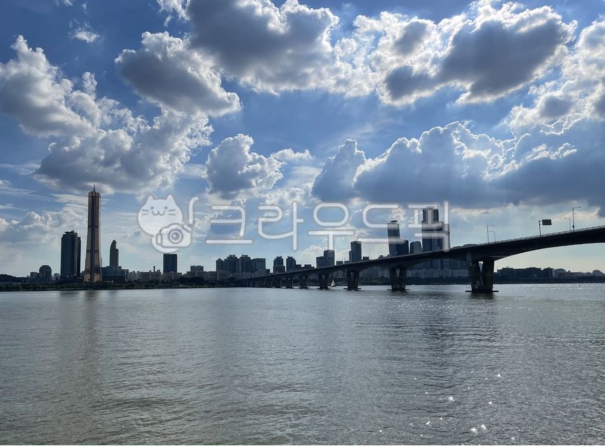한강,한강대교,원효대교,building,cityscape,도시경관,city,nature,중심지,metropolis,outdoors,옥외,자연,야외,하늘,날씨,햇빛