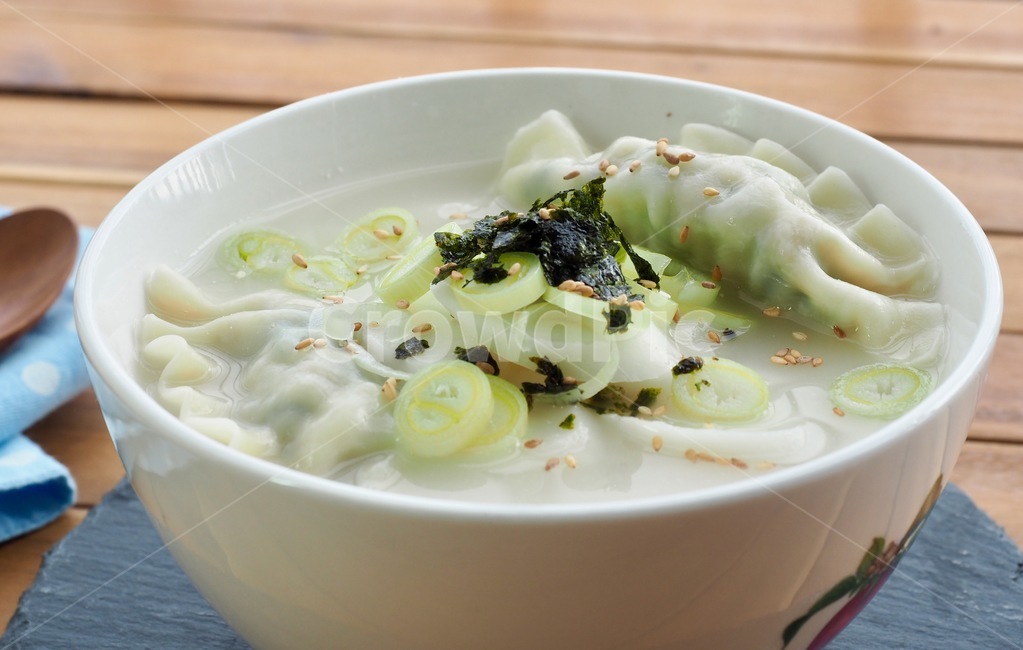 asianfood,koreanculture,plate,bowl,Thanksgiving,holiday,wellbeing,Korean food,Asian food,tradition,Lunar New Year food,tteokguk,Rice cake and dumpling soup,new year,koreanfood,foodculture,holiday food,asia,dumpling soup,Korean,Chuseok food,Korean culture,