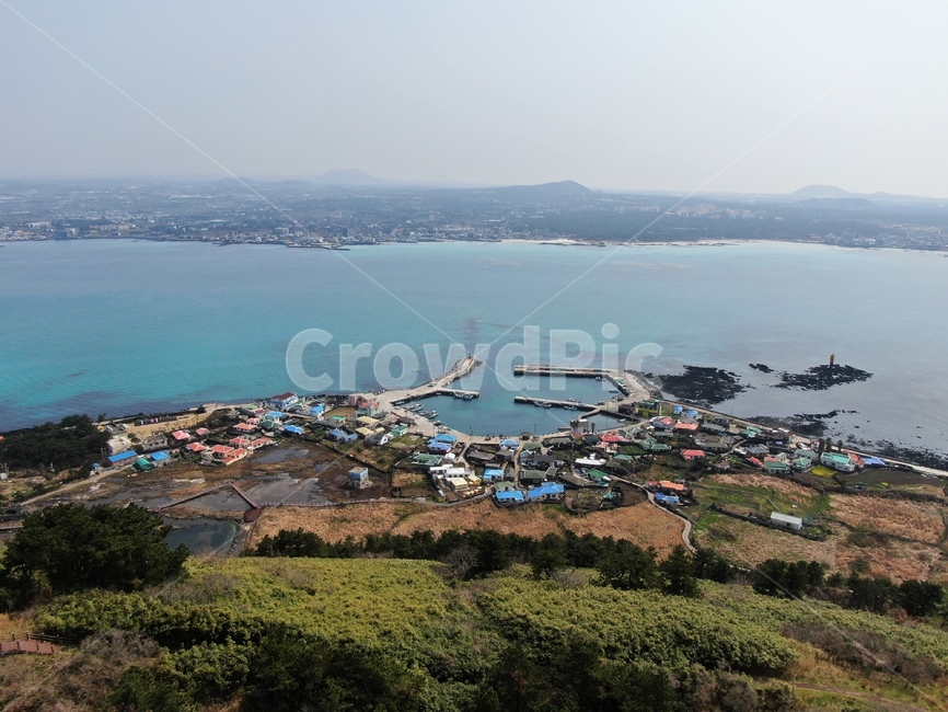 제주도,비양도,제주바다,섬,에메랄드빛바다,파란바다,항공뷰,해변,마을,부두,제주도,jeju,jeju island,시골,마을,풍경,landscape,country,rural,town,nature,자연,outdoors,옥외,경치,scenery,aerial view,조감도,land,땅,water,물,ocean,대양,sea,바다