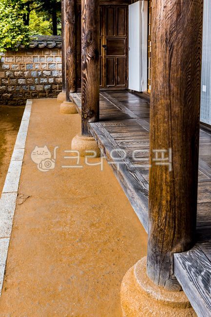 old house,Pillar,Hanok,Folk Village,headstone,Tourist destination,Emotion,building,traditional house