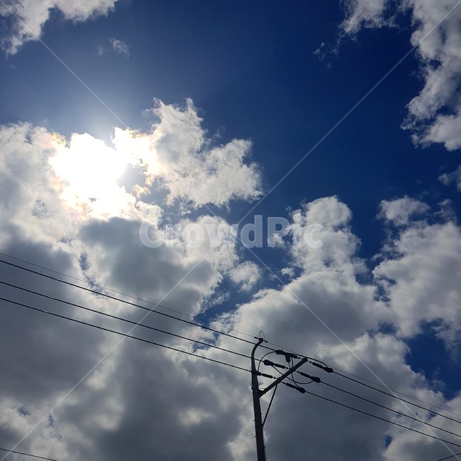 구름,하늘,sky,낮,파란,태양,빛,날씨,봄,맑음,자연,풍경,nature,landscape,cable,케이블,power lines,전력선