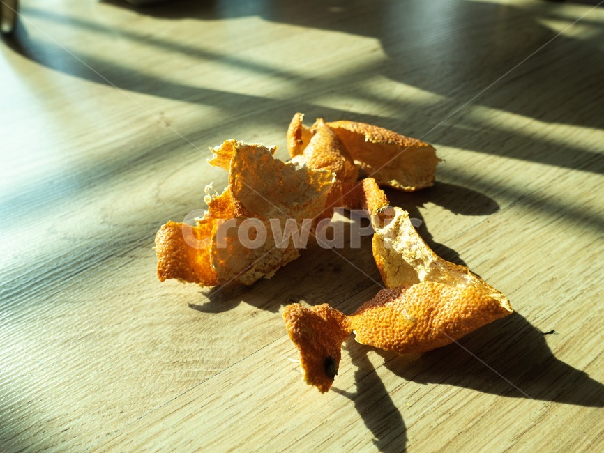 mandarin,orange,sunlight,leftover,skin,redundancy,Orange,husks,trash