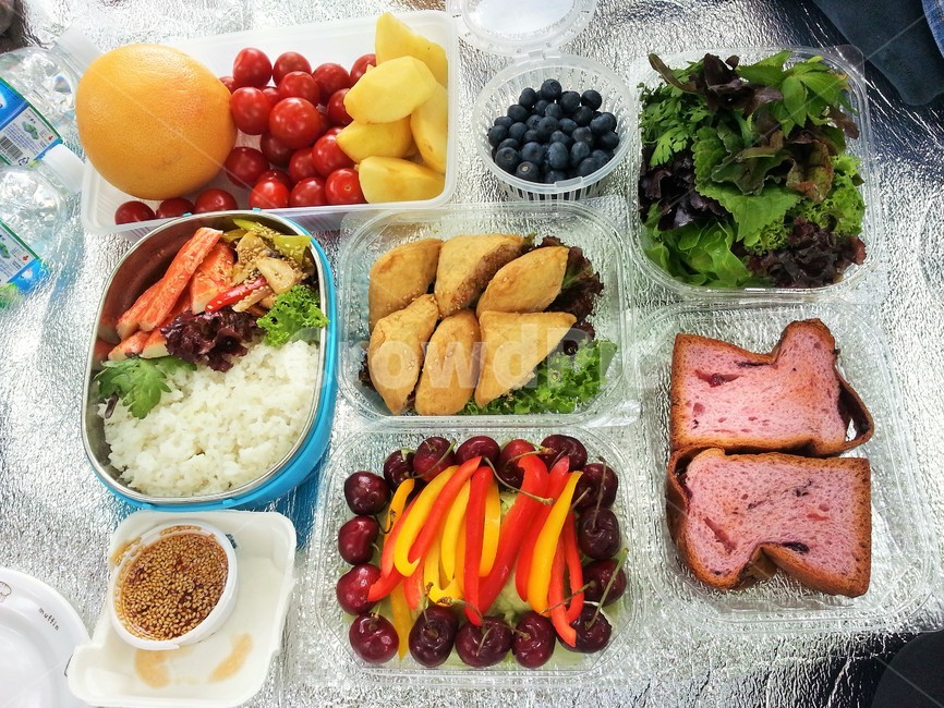 소풍,나들이,도시락,쌈채소,블루베리,방울토마토,빵,체리,파프리카,크래미,유부초밥,여행,휴가,traveling,vacation,trip,음식,식재료,요리,food,cook,meal,dishes,food reserves