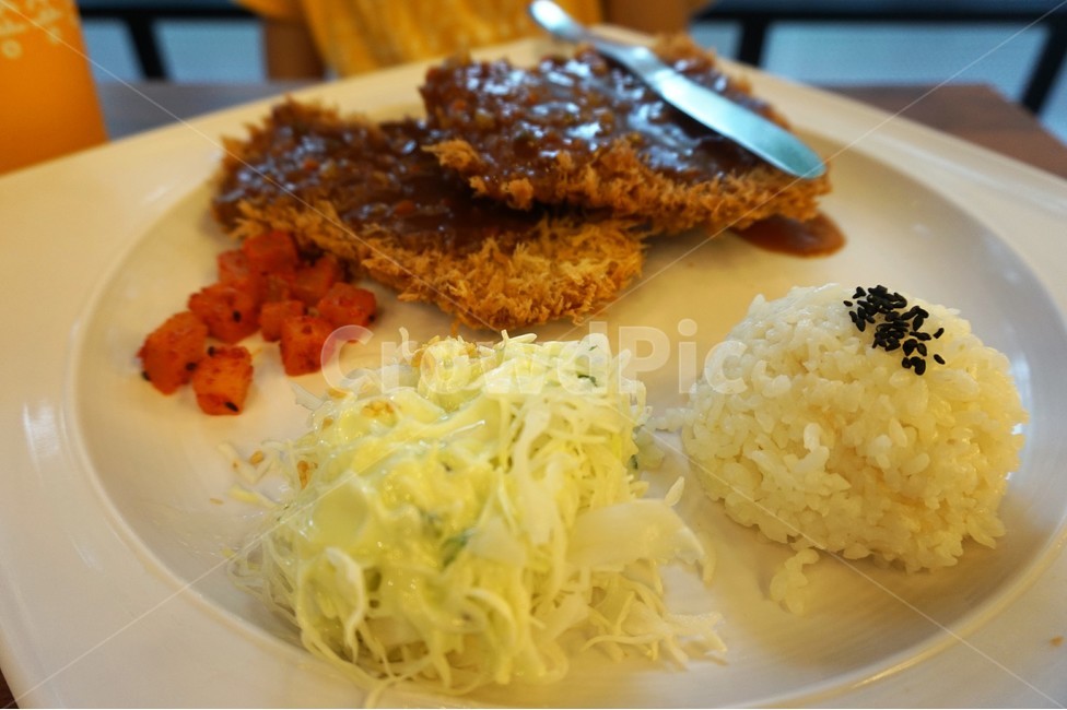 돈까스,양배추,포크,나이프,밥,셀러드,깍두기,p0rkcutlet,음식,식재료,요리,food,cook,meal,dishes,food reserves