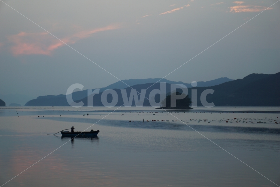 여행,travel,여행사진,국내여행,혼자여행,사진,배경사진,배경,이쁜사진,색감,색감좋은사진,통영,통영여행,노을전망대,일몰,노을,일몰사진,바다,풍경,풍경사진,나룻배,자연,풍경,nature,landscape,transportation,교통,vehicle,차량,watercraft,선박,outdoors,옥외,water,물