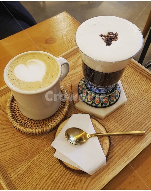 바닐라라떼,골드커트러리,커트러리,아인슈페너,비엔나커피,아이스커피,coffee,cafe,gold,골드,갈색,찻잔,커피잔,감각,느낌,여유,시간