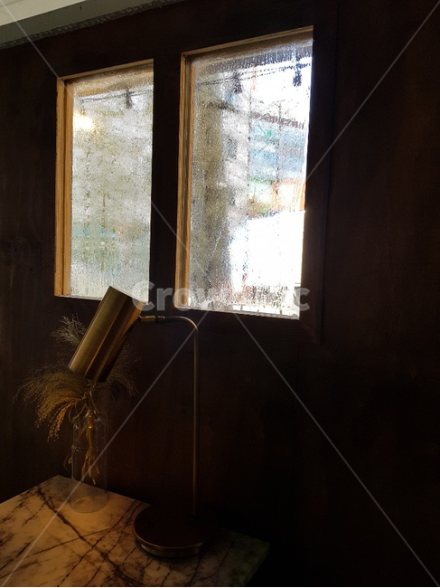 비,rain,비오는날,빈티지,감성,창문,카페,조명,인테리어,실내디자인,interior design