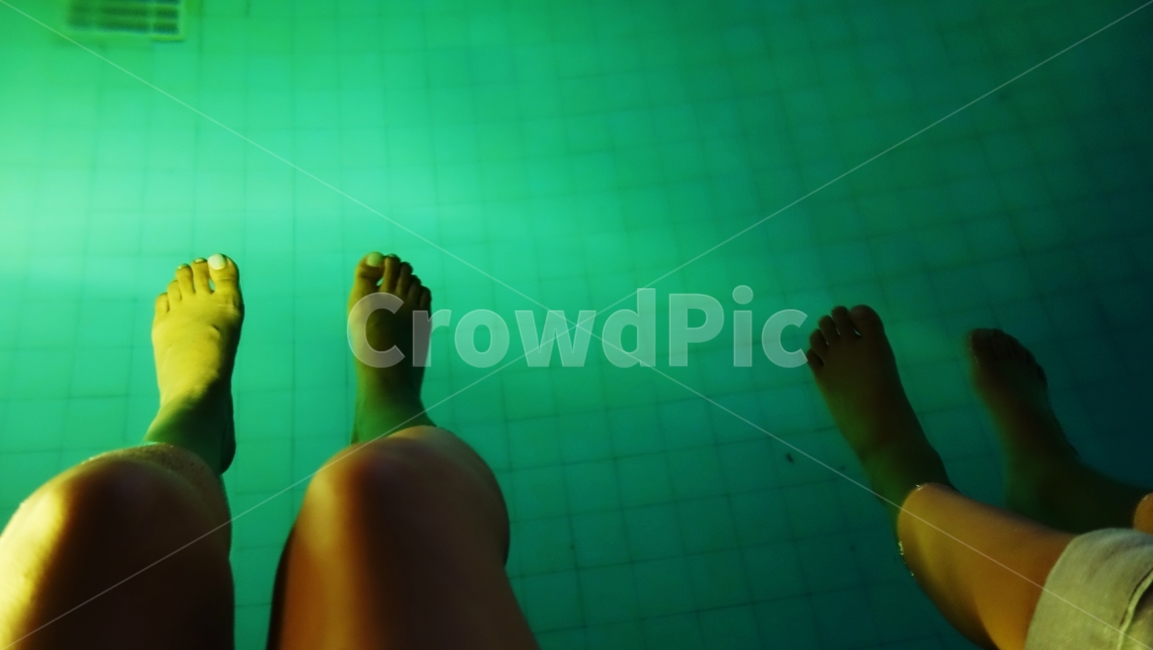 수영장,발,다리,pool,foot,여름,계절,summer,season,사람,인물,인간,human,person,신체일부,몸,body