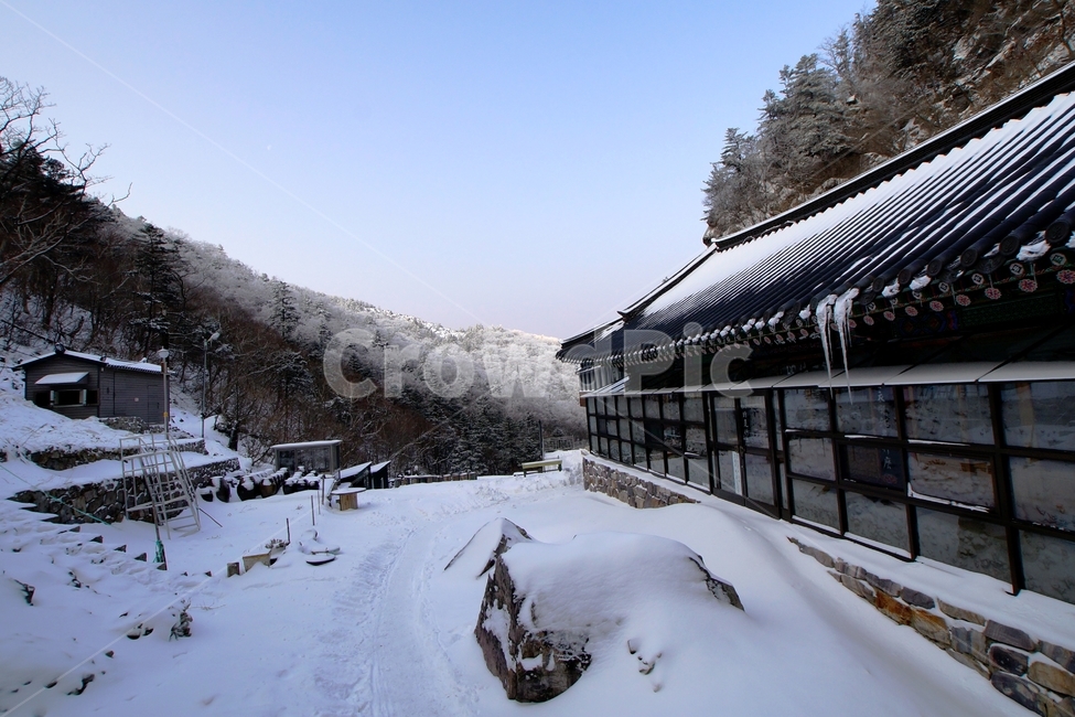 태백산,유일사,사찰,설경,풍경,겨울,계절,winter,season,한국전통,한국문화,korean traditional,korean culture,건축물,건물외관,exterior,building,structure,architecture,construction