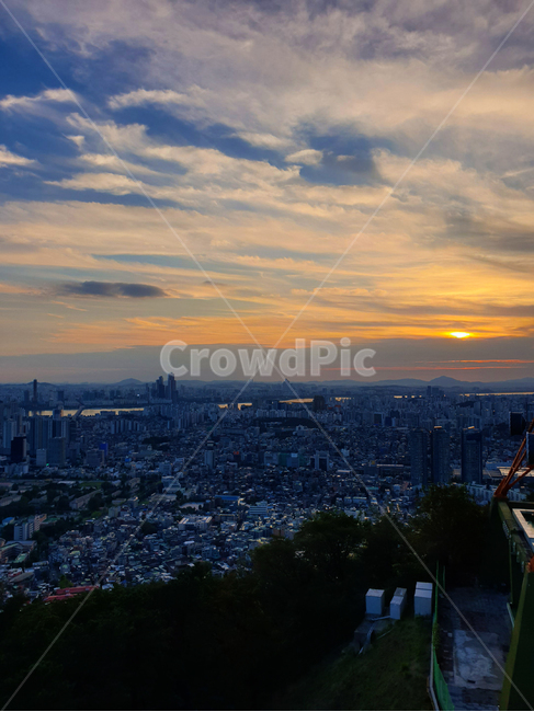 노을,한국풍경,남산,경치,풍경,서울,outdoors,옥외,landscape,scenery,자연,nature,town,도시,city,시티,urban,metropolis,건물,building,어반,중심지,저녁,야외,현대건축,건축,빌딩,해,구름,하늘,하늘색,흰색,초록,숲,나무,도시,풍경,city,landscape,한국도시풍경,한국도시경관,korea cityscape