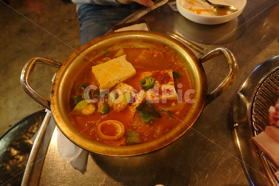 음식,김치찌개,한국식탁,음식점,음식점메뉴,음식,식재료,요리,food,cook,meal,dishes,food reserves,한식,한국음식,한국요리,korean food,korean dishes,korean meal,korean cook