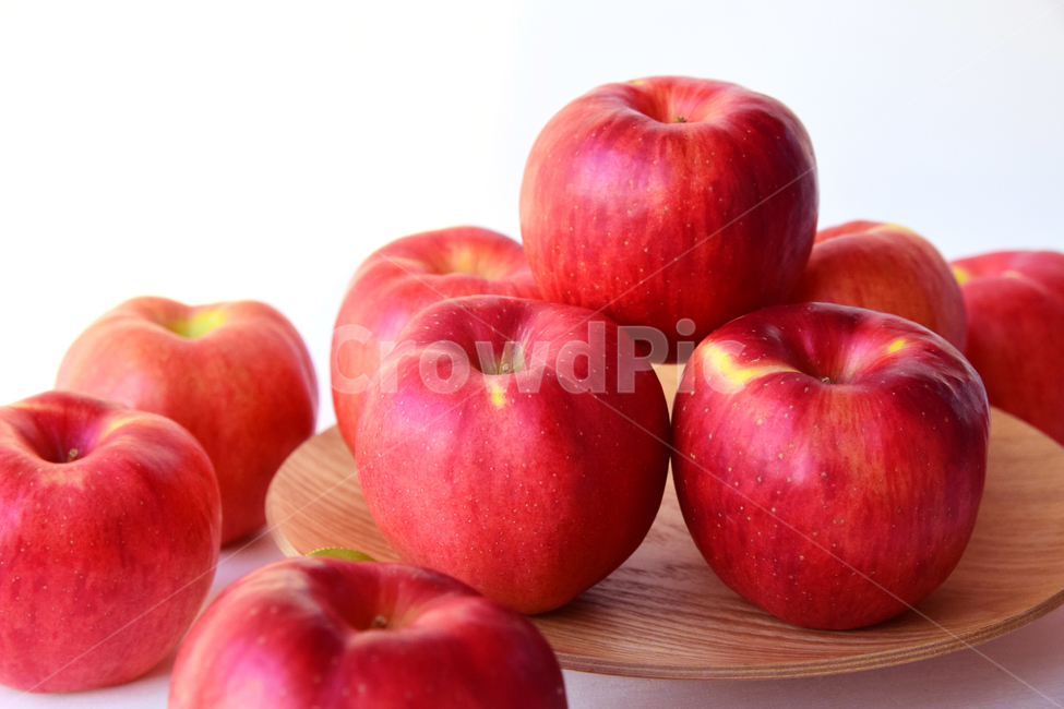 사과,과일,디저트,음식,탐스러운,접시,명절음식,원목접시,apple,food,fruit,음식,식재료,요리,food,cook,meal,dishes,food reserves,과일,열매,fruit