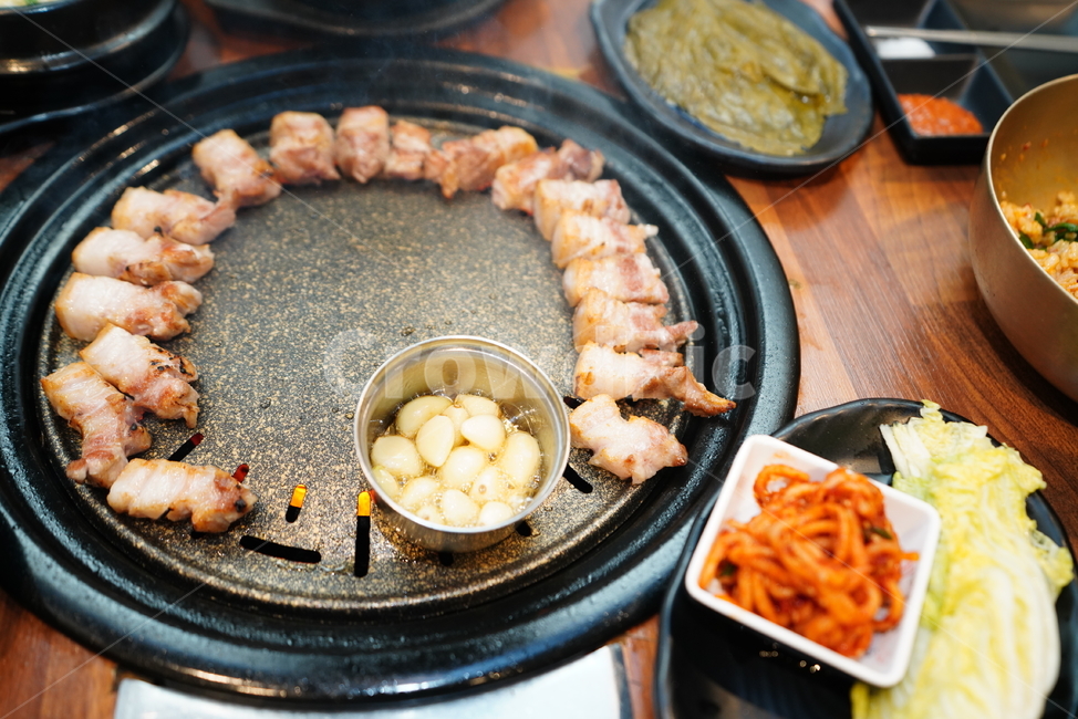 삼겹살,고기,돼지,음식,육류,육식,구이,먹거리,술안주,푸드,food,식품,meal,식사,dish,요리,음식,식재료,요리,food,cook,meal,dishes,food reserves,육류,고기,meat,한식,한국음식,한국요리,korean food,korean dishes,korean meal,korean cook