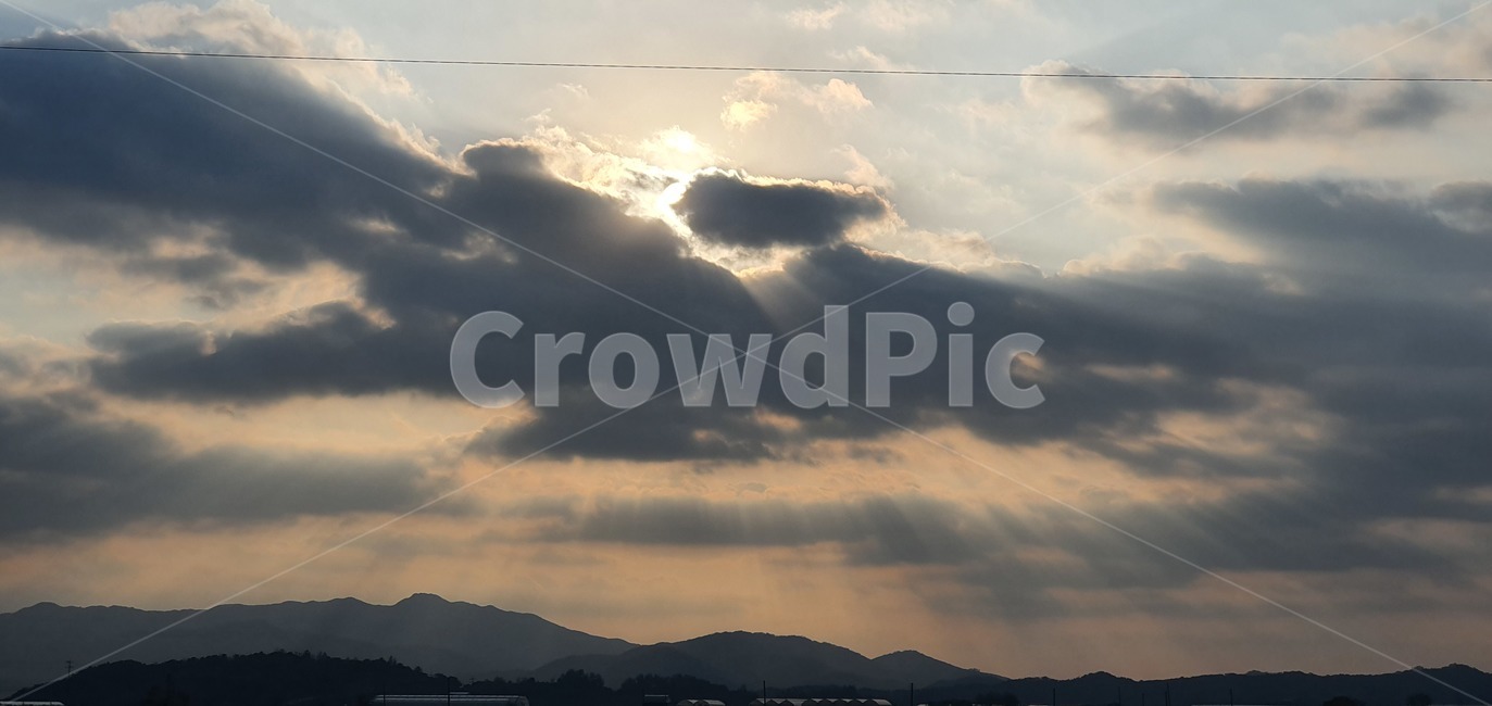 해,태양,구름,햇빛,nature,summer,light,sky,weather,cloud,sunlight,landscape,background,cloudscape,cloudy,dramatic,blue,beautiful,natural,sun,bright,dark,sunset,horizon,day,white,storm,outdoor,heaven,atmosphere,climate,color,scene,beam,자연,풍경,nature,landscape