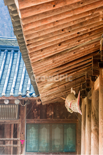 기와,처마,문화유산,목어,사찰,문양,선,한국전통,한국문화,korean traditional,korean culture,종교,신앙,religion,belief,faith,건축물,건물외관,exterior,building,structure,architecture,construction
