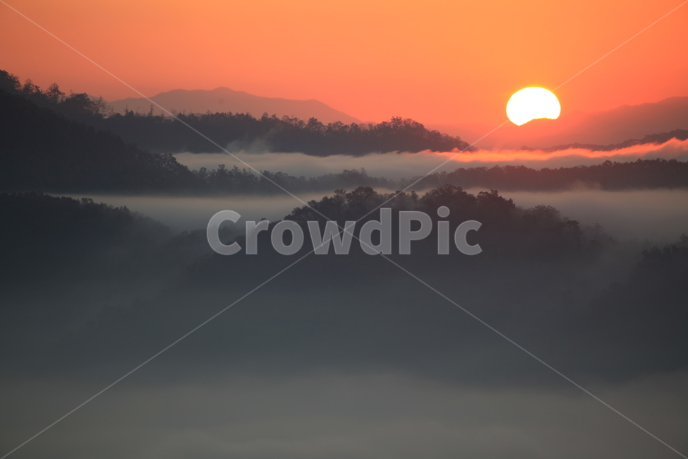 일출,일출풍경,해돋이,희망,운해,일출과운해,평온,자연,풍경,nature,landscape,한국자연풍경,한국자연경관,korea nature landscape,색깔,색상,색채,색감,color sense,color sensitivity,feeling of color,outdoors,옥외